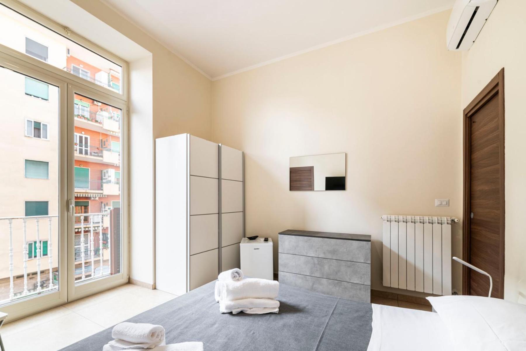 Corso 138 - Sleep & Fly - By Domusextra Bed & Breakfast Наполи Екстериор снимка