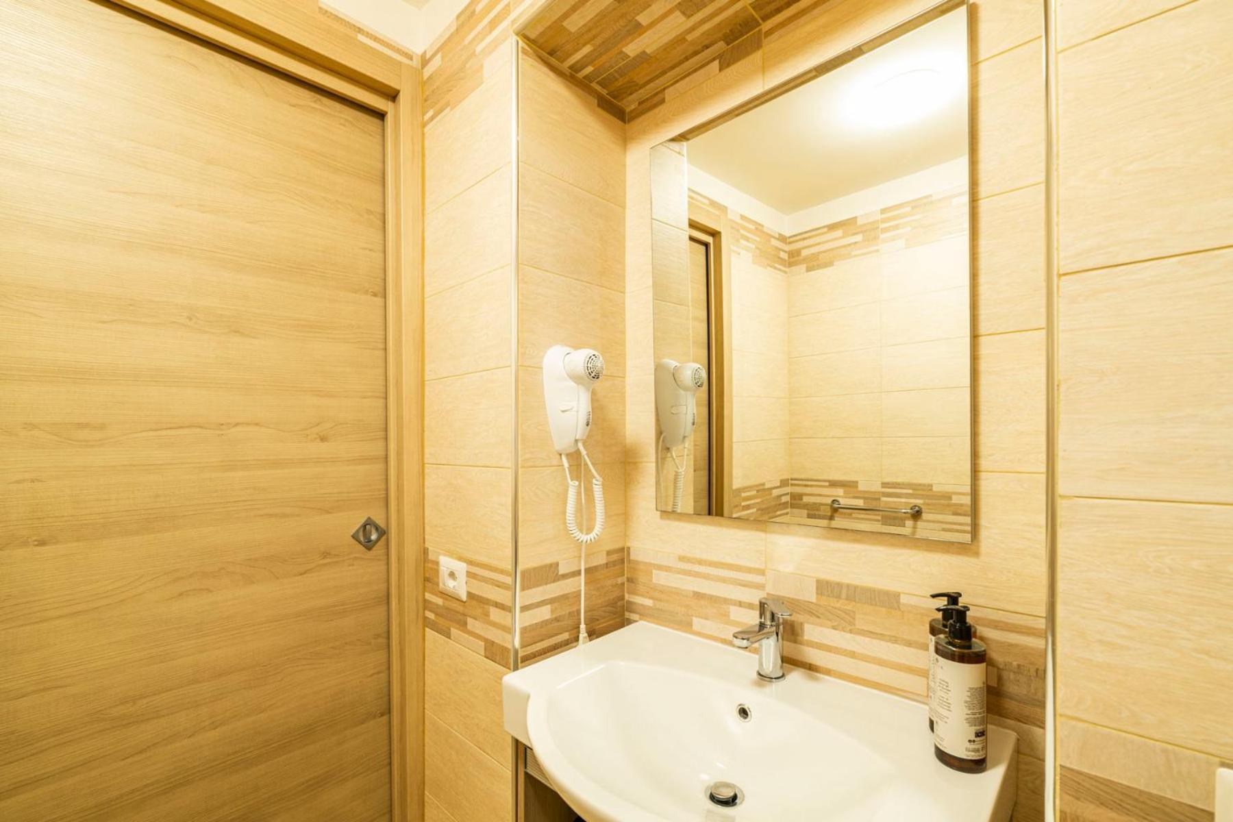 Corso 138 - Sleep & Fly - By Domusextra Bed & Breakfast Наполи Екстериор снимка