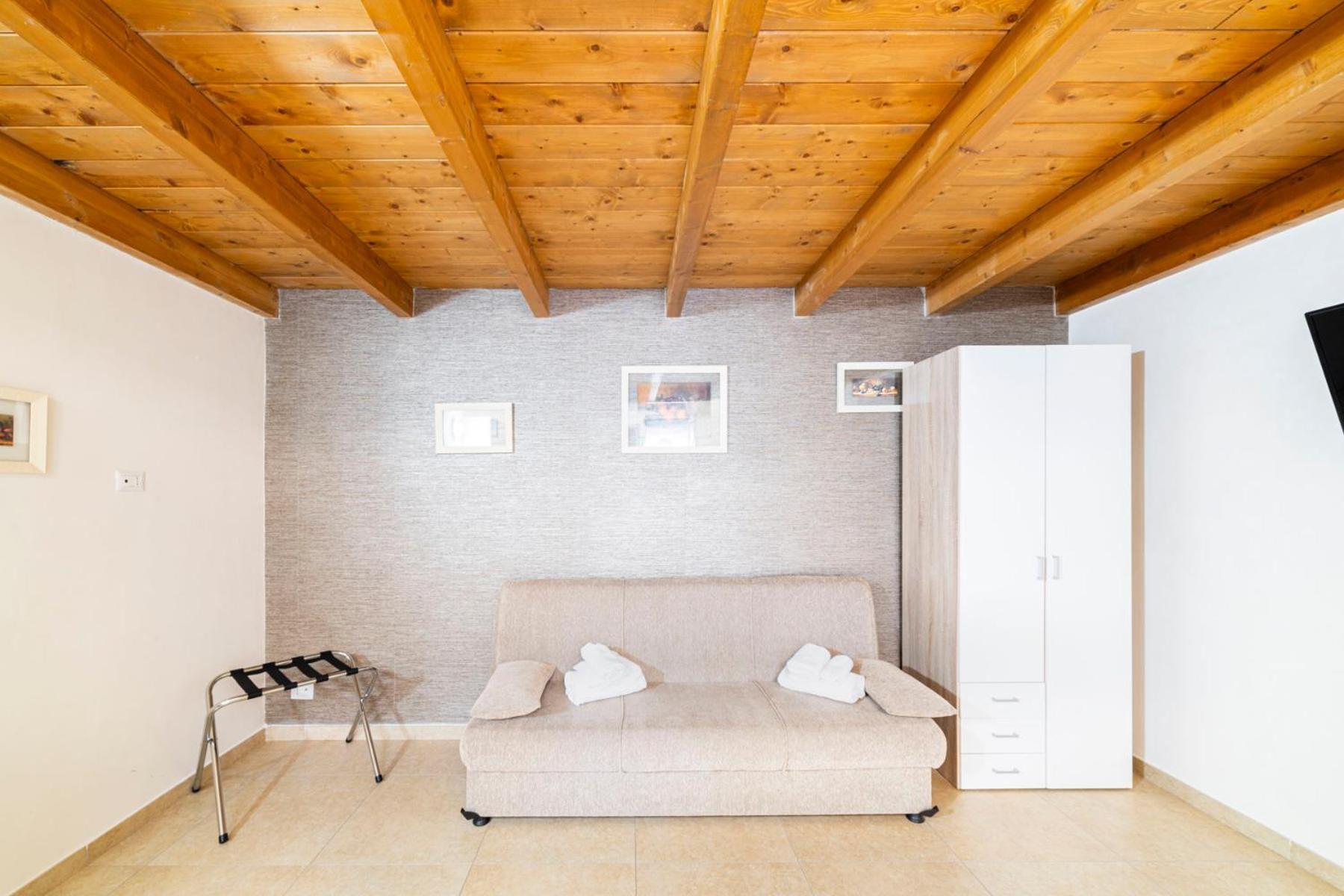 Corso 138 - Sleep & Fly - By Domusextra Bed & Breakfast Наполи Екстериор снимка
