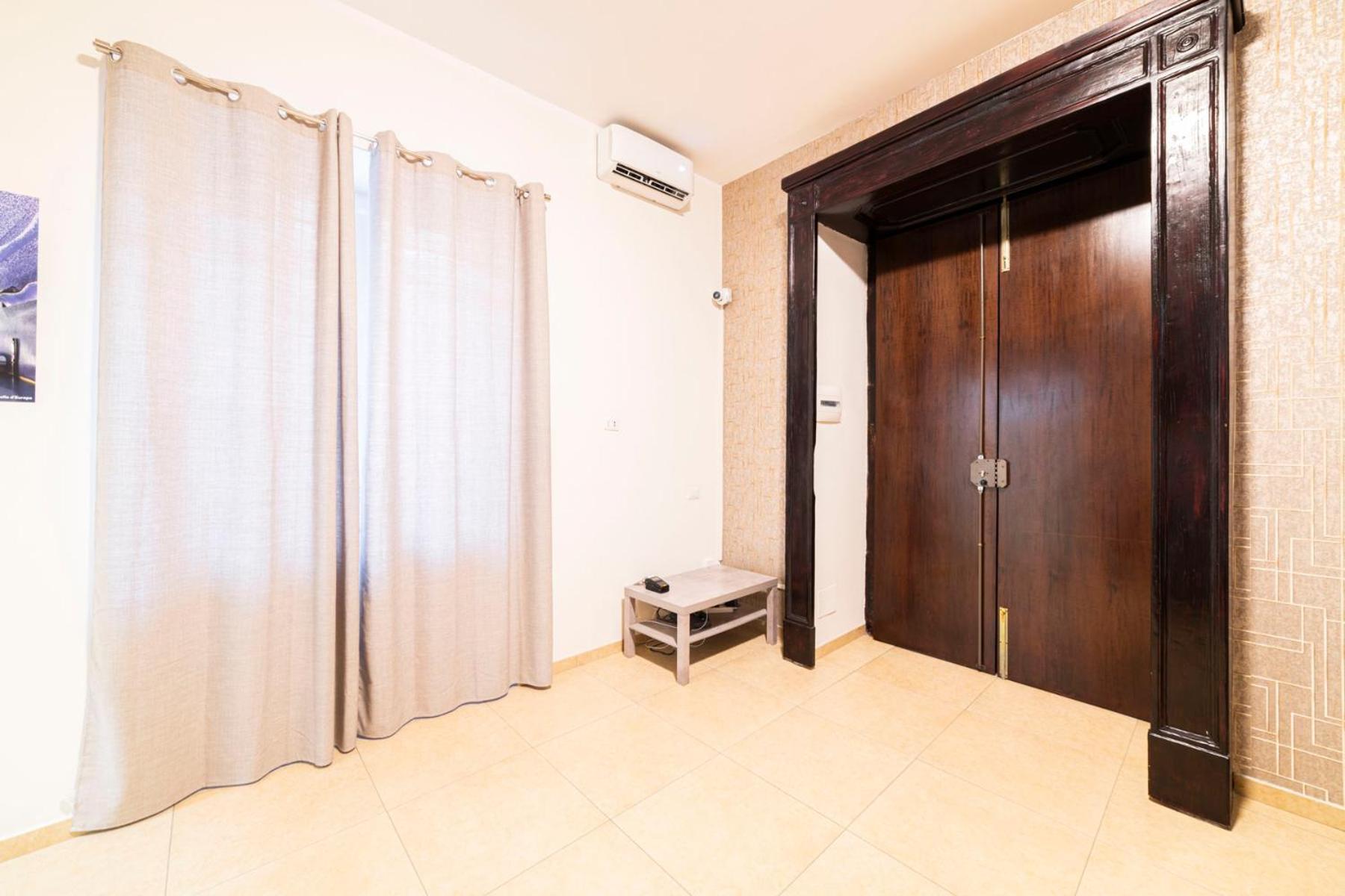 Corso 138 - Sleep & Fly - By Domusextra Bed & Breakfast Наполи Екстериор снимка
