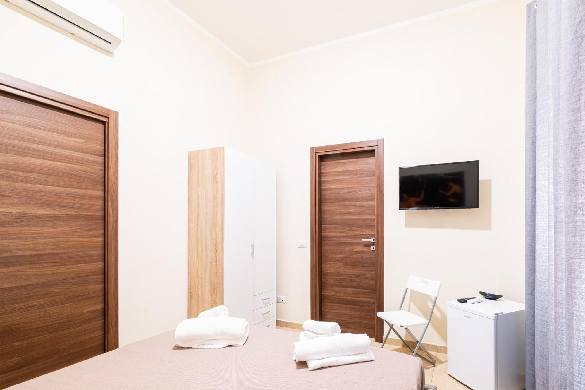 Corso 138 - Sleep & Fly - By Domusextra Bed & Breakfast Наполи Екстериор снимка
